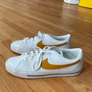 Nike Court Legacy